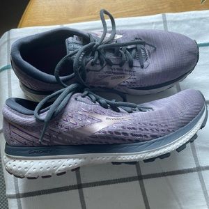 Women’s Brooks Ghost 13 Shoes, Sz 9